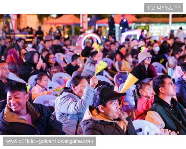 丽江雪山球场打造观赛盛宴，年货街与演出吸引球迷