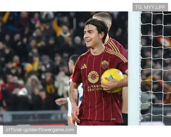 特写:迪巴拉任意球破门后指向天空,悼念逝世的前青年队教练 特写:迪巴拉任意球破门后指向天空,悼念逝世的前青年队教练